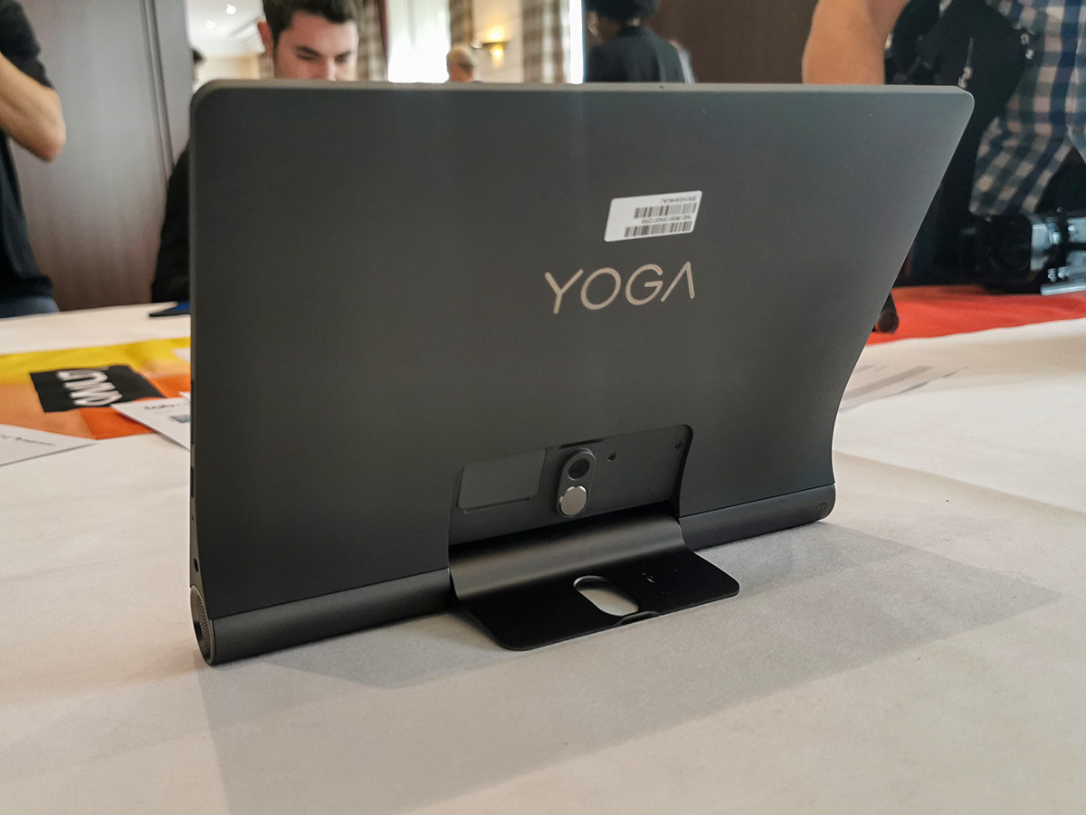 Dukungan ini memungkinkan kita untuk menggunakan Yoga Smart Tab baru di posisi yang kita butuhkan