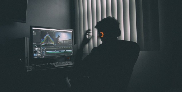 Cara Memotong Video untuk Melihat Vertikal di Adobe Premiere
