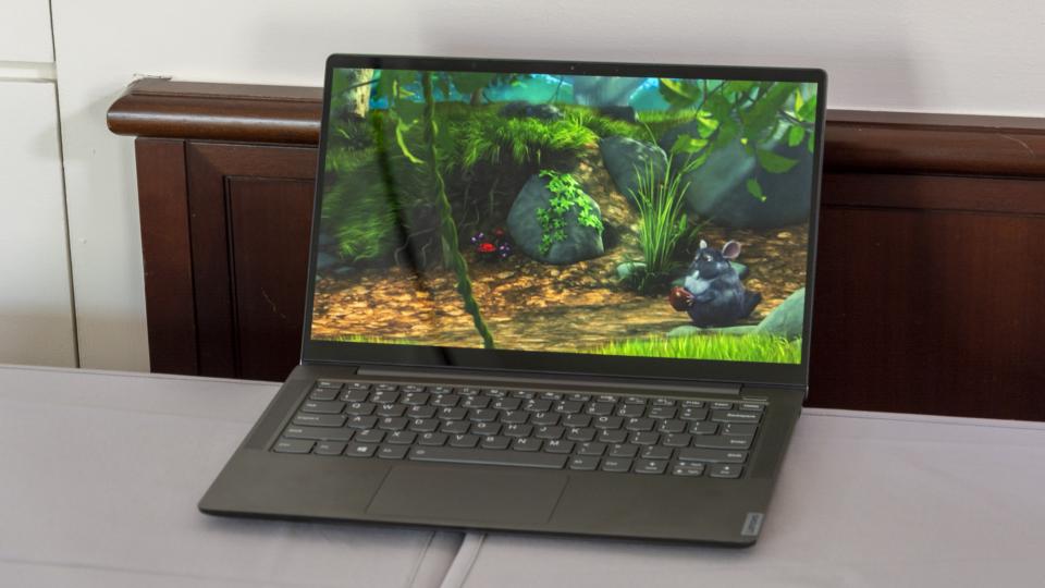 Lenovo meluncurkan laptop Yoga baru, Motorola One Zoom, teknologi rumah pintar dan AR Marvel permainan 1