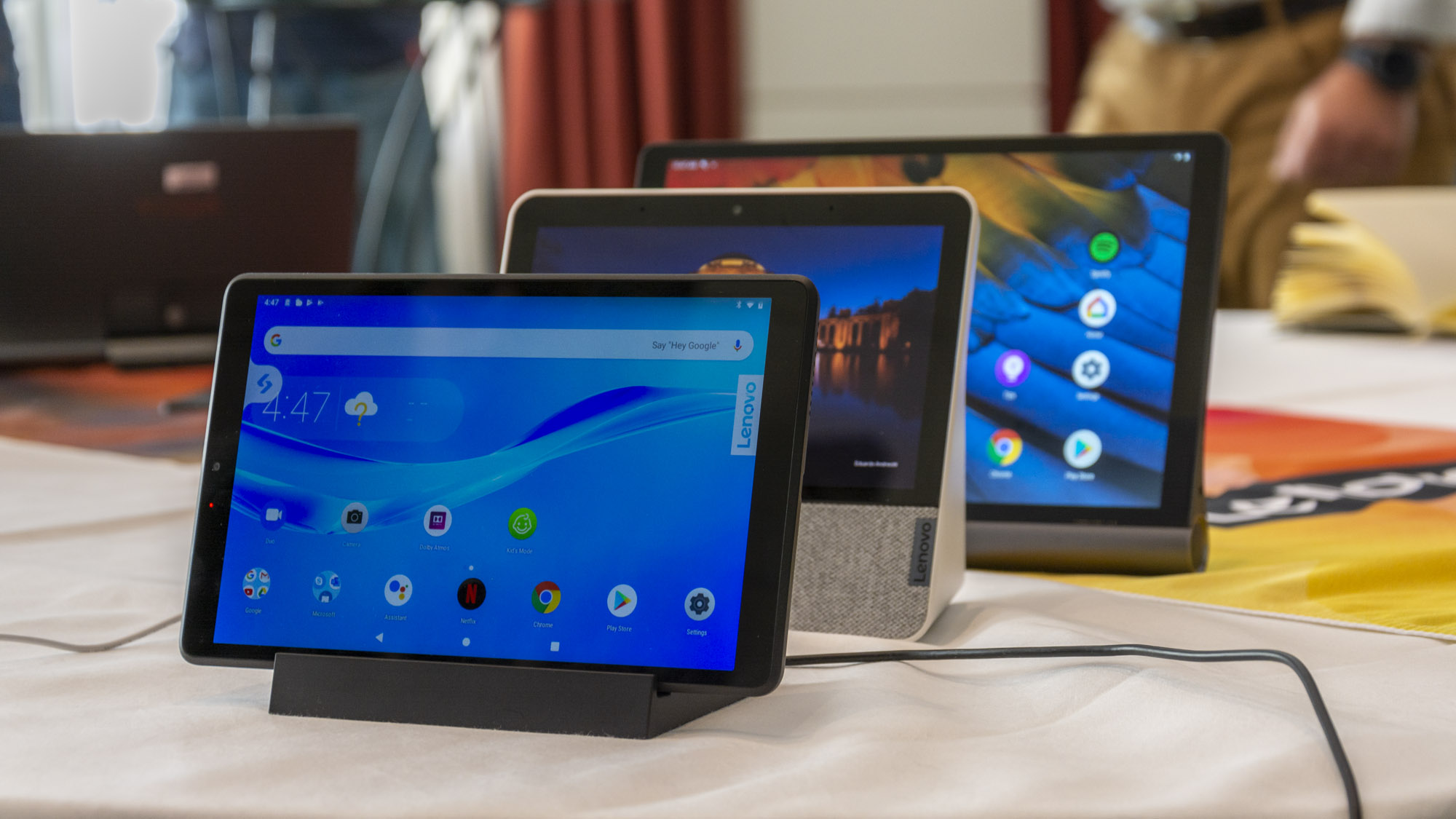 Lenovo meluncurkan laptop Yoga baru, Motorola One Zoom, teknologi rumah pintar dan AR Marvel permainan