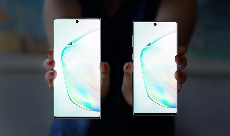 Perbandingan ukuran antara Galaxy Note 10 Plus dan Galaxy Note 10 di sebelah kanan (Gambar: Samsung)