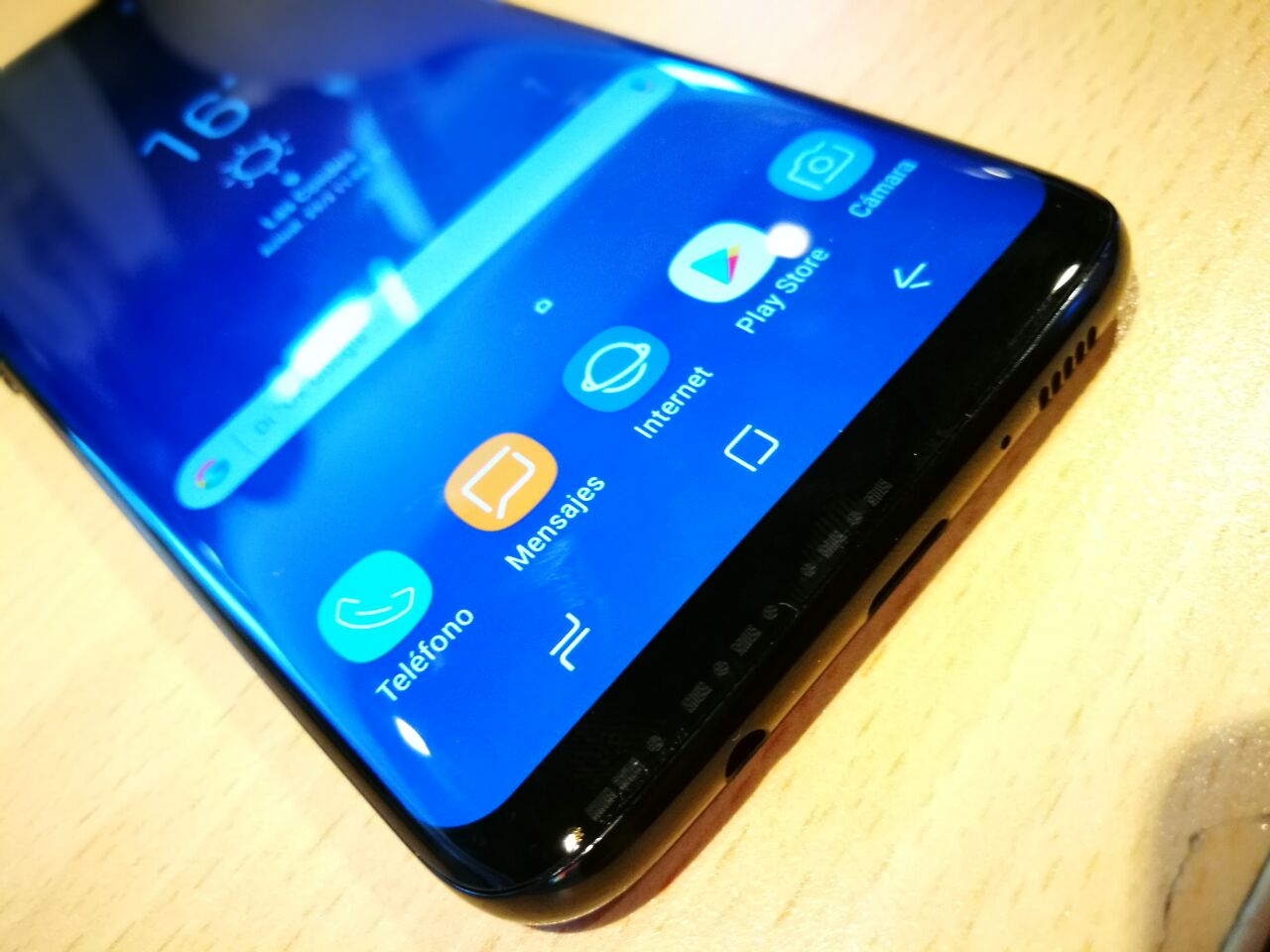 Ấn tượng đầu tiên của Samsung Galaxy S8 6"width =" 1280 "height =" 960