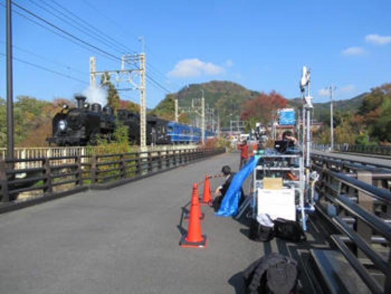 NTT dan NEC menggunakan 5G untuk mengalirkan rekaman 8K dari lokomotif uap ke penumpangnya
