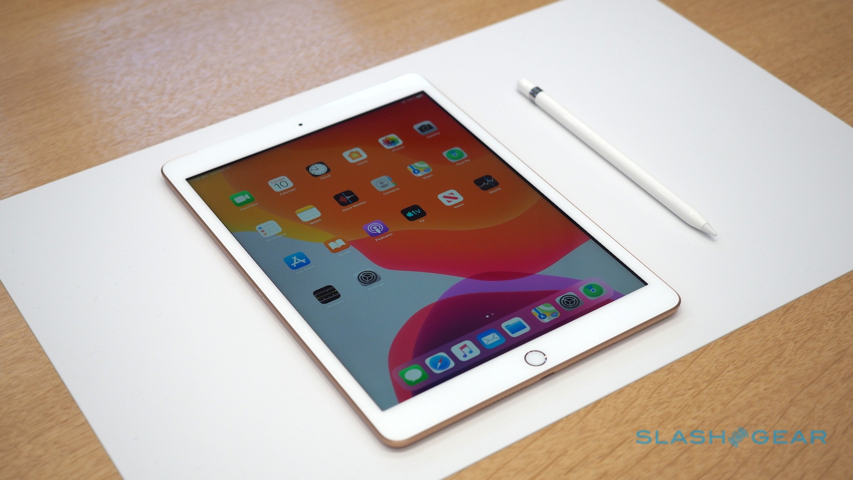 iPad 10.2 langsung: tablet generasi ke-7 meningkat menjadi tantangan Chromebook 3