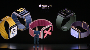  Apple menyajikan Apple Watch Seri 5 di sebuah acara di Cupertino | (c) Areamobile 