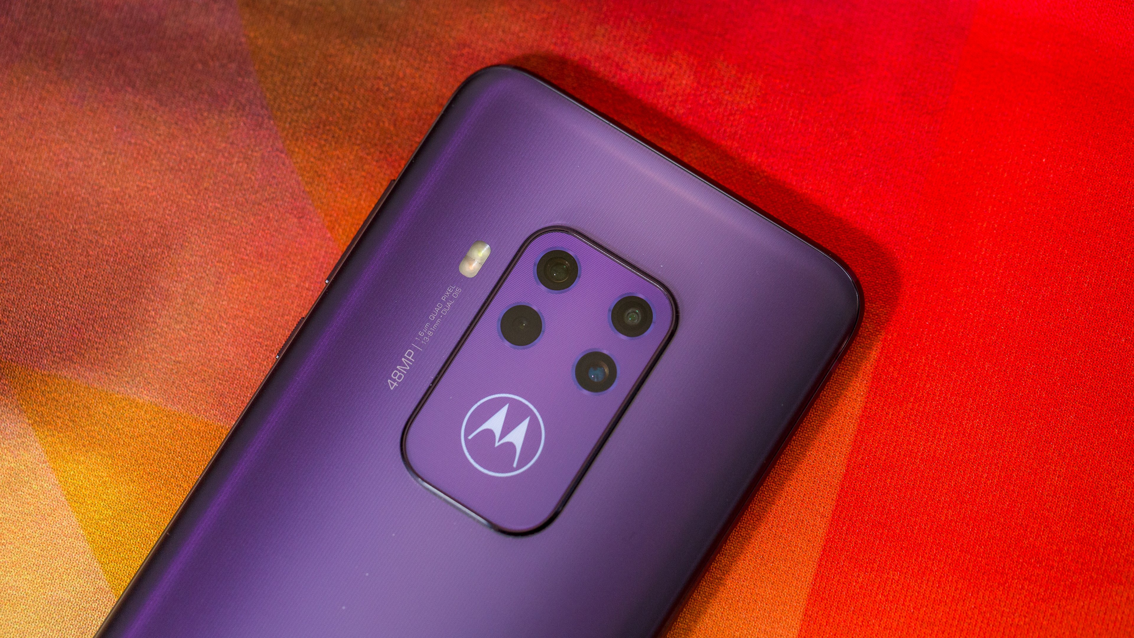 Kesan Pertama Motorola One Zoom: Cukup Baik?