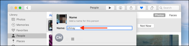 Tambahkan Nama dalam kotak teks di aplikasi Foto di Mac