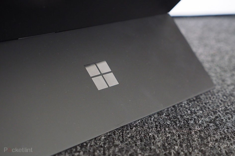 Microsoft mengembangkan engsel berisi cairan untuk perangkat permukaan yang dapat dilipat