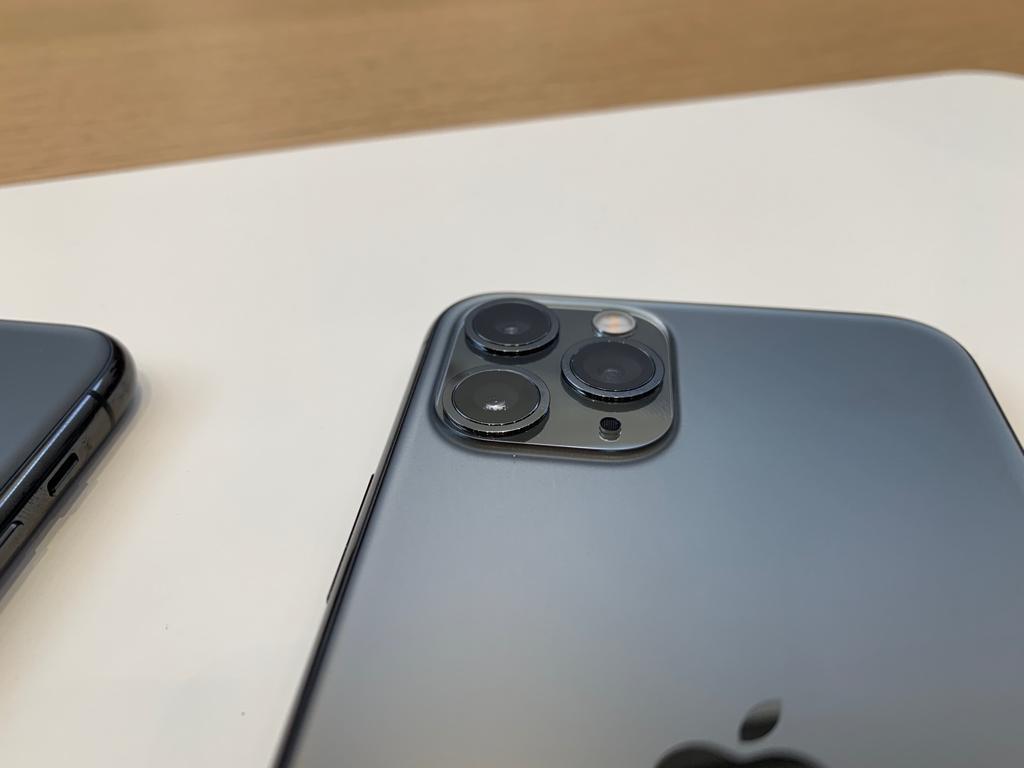  AppleiPhone 11 Pro baru ini memiliki kamera tiga lensa yang kuat