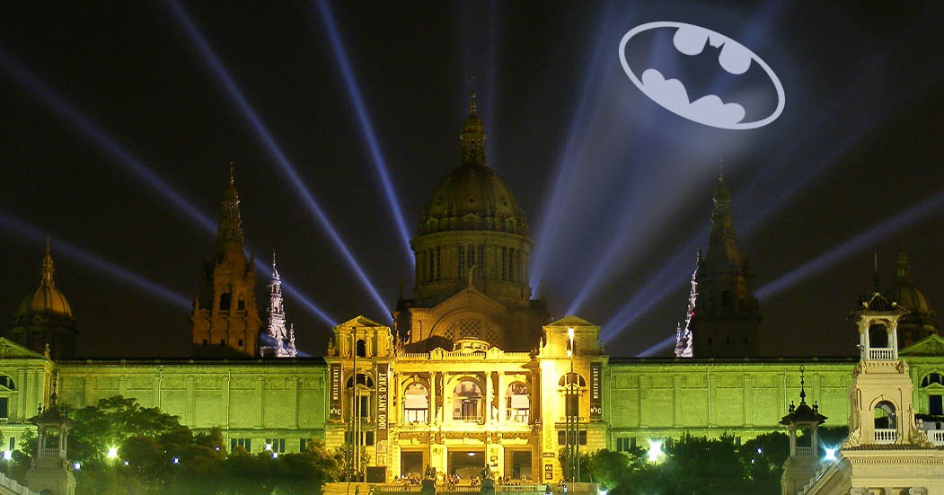 8 kota di dunia akan memproyeksikan Bat-Signal di langit untuk peringatan 80 tahun Batman (dan salah satunya adalah Spanyol!)