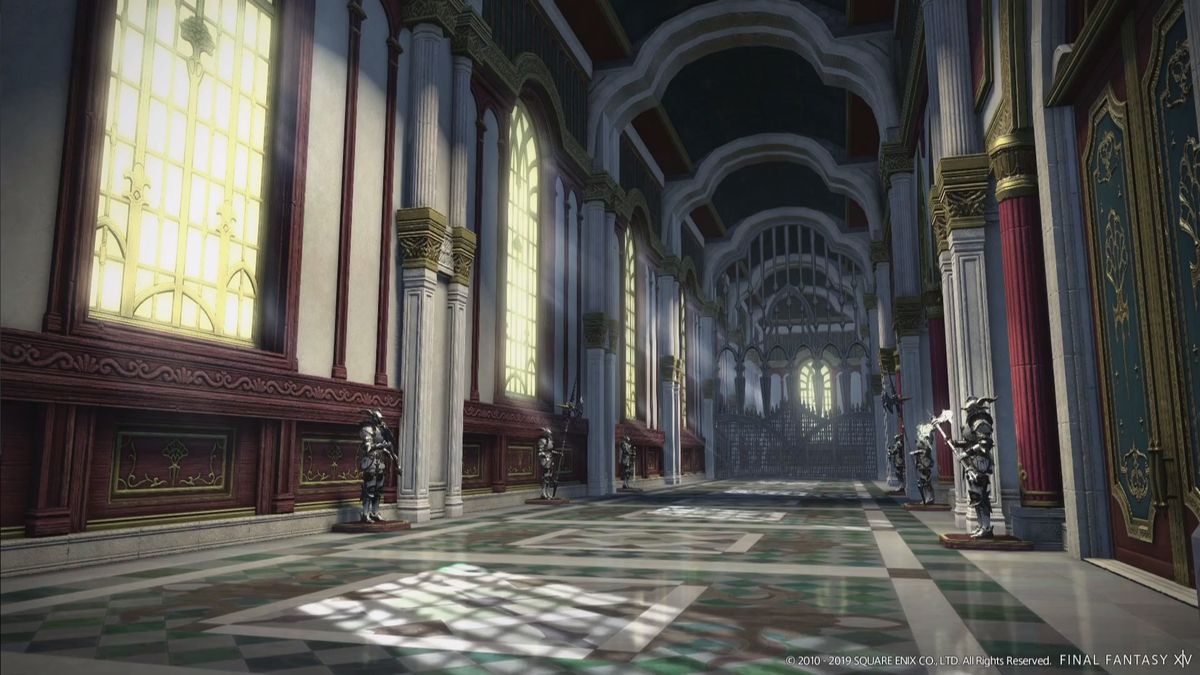 Sebuah screencap dari ruang bawah tanah Grand Cosmos menyerupai bagian dalam kastil yang mewah, dengan baju zirah dan arah yang megah di mana-mana.