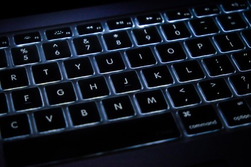 Keyboard dengan lampu latar "data-recalc-dims =" 1