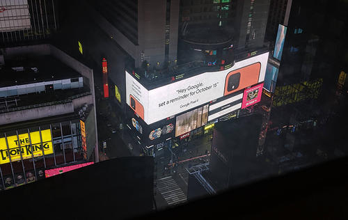 Google baru saja mengeluarkan model Pixel 4 oranye di iklan Times Square raksasa