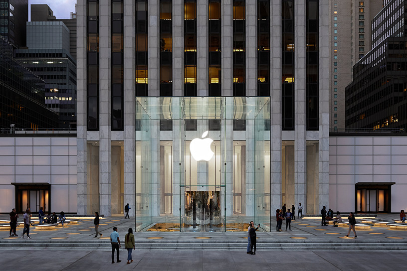 Kubus kaca ikonik dari Apple Toko New York kembali