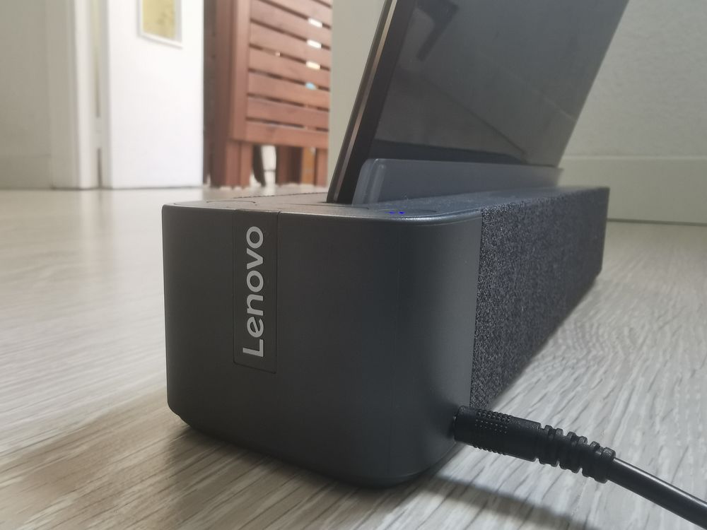 Detail dasar speaker Lenovo Smart Tab P10