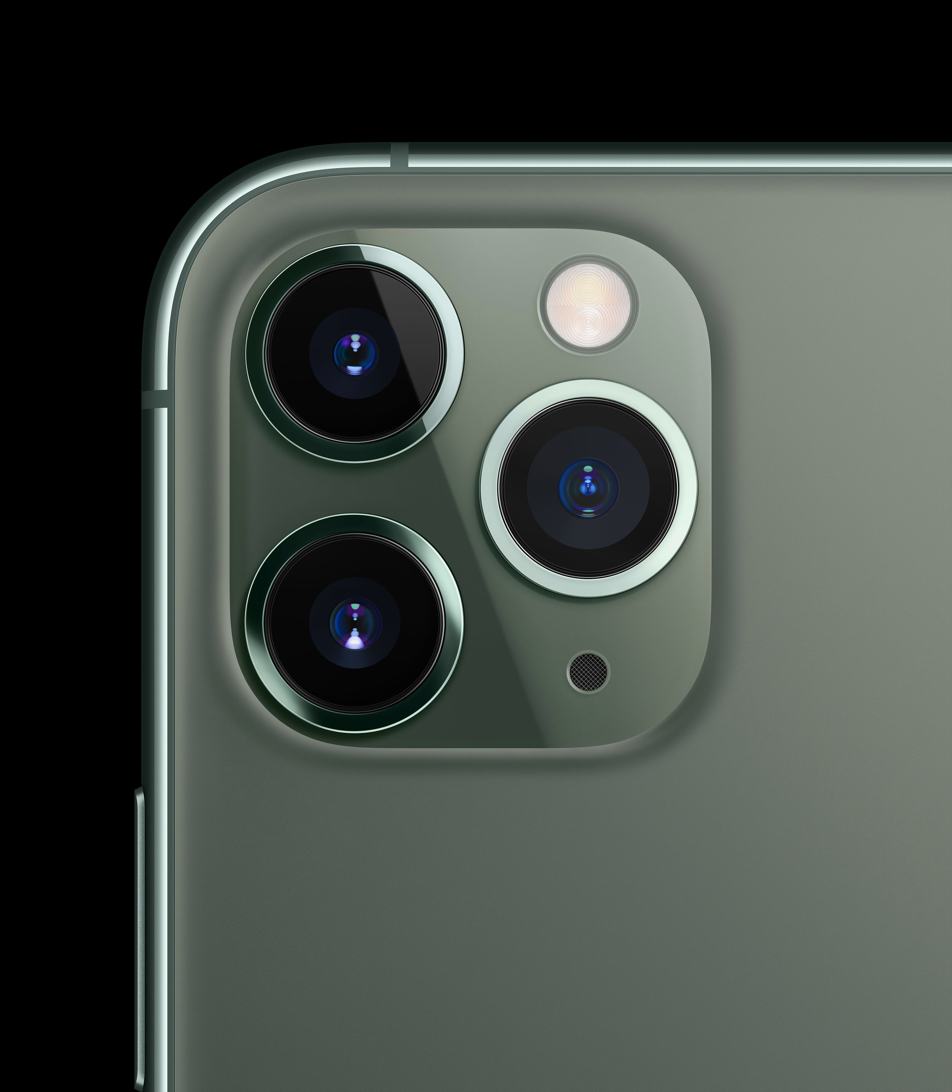  Desain iPhone 11 Pro memiliki kamera telefoto 12 megapiksel, dengan aperture f / 2.0 yang lebih besar, panjang fokus 52mm, dan OIS juga