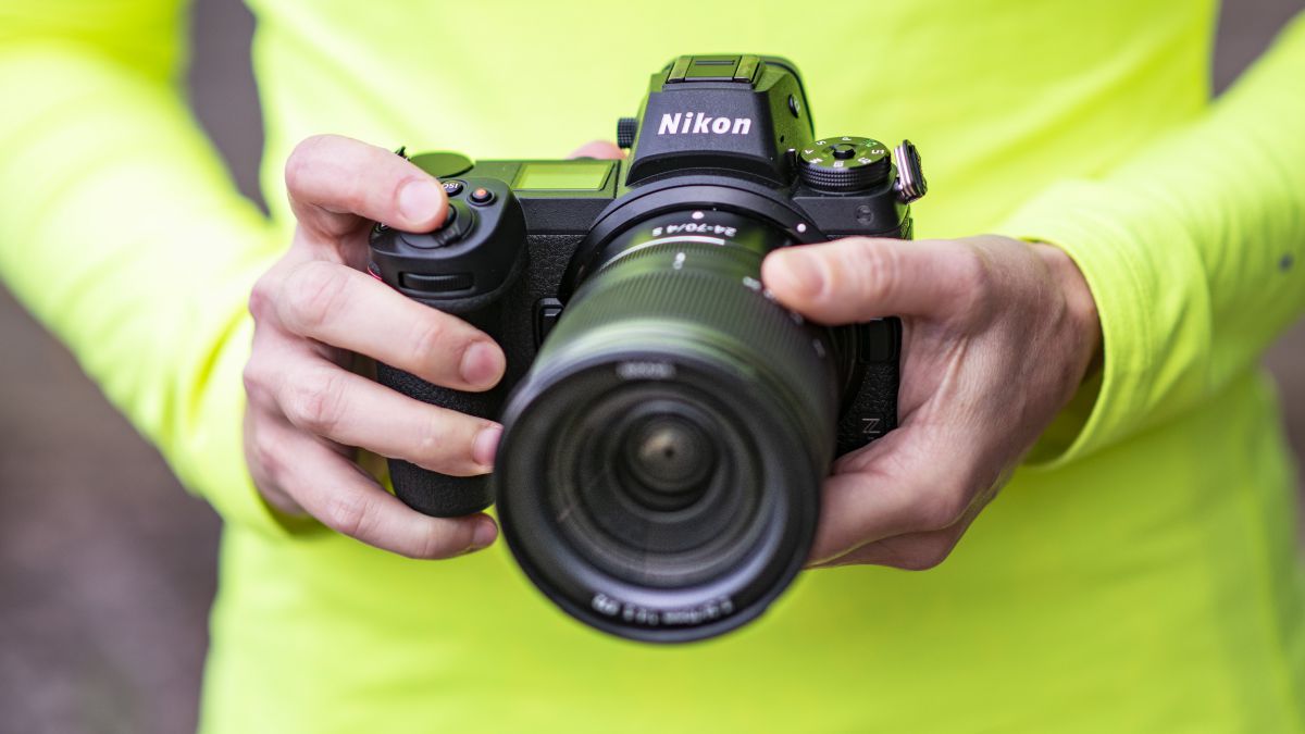 Apakah Nikon akan meluncurkan kamera tanpa cermin APS-C?