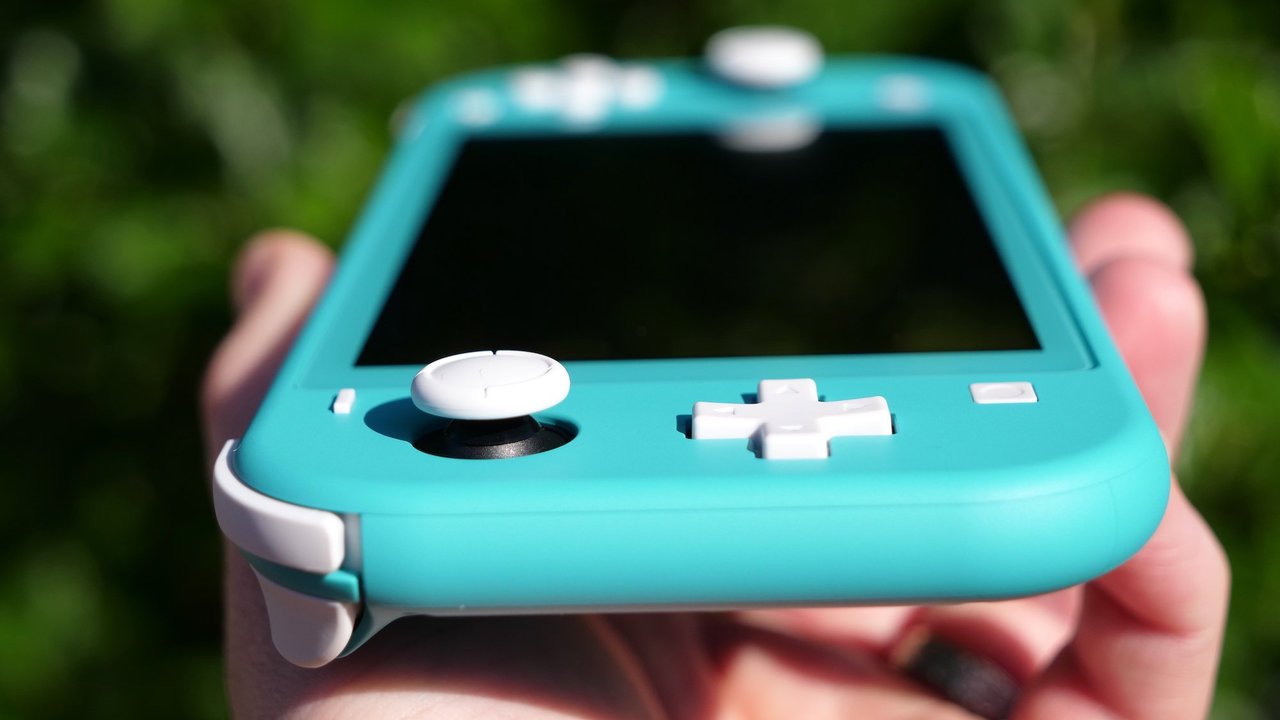 Kedua Nintendo Switch Petunjuk Teardown Lite Di Desain Tongkat Analogue Yang Berbeda