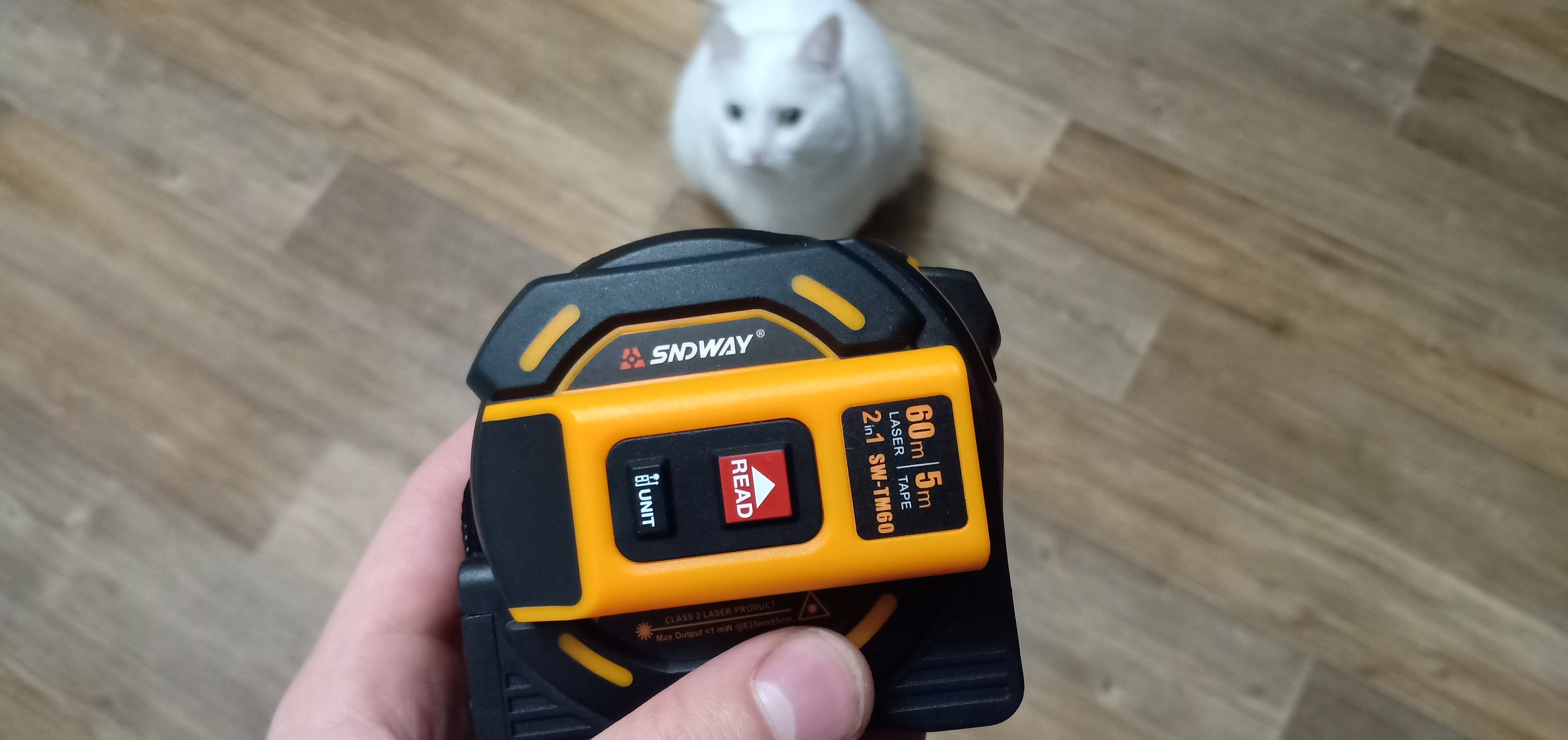 Roulette konstruksi Sndway SW-TM60 dengan pencari jangkauan laser - master kucing!