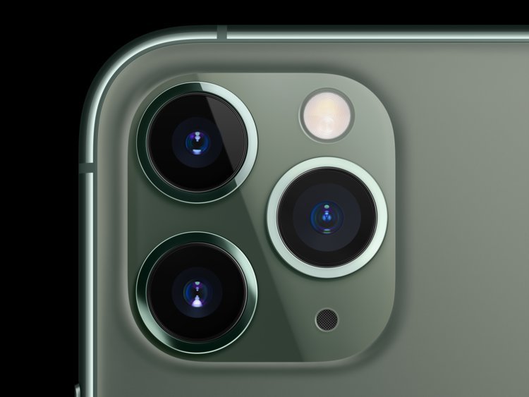  IPhone 11 Pro membanggakan tiga kamera berdaya tinggi yang terletak di sebelah obor handset dan 