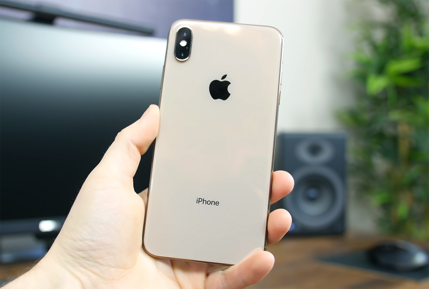 AppleiPhone baru mungkin kehilangan fitur pengisian daya nirkabel terbalik