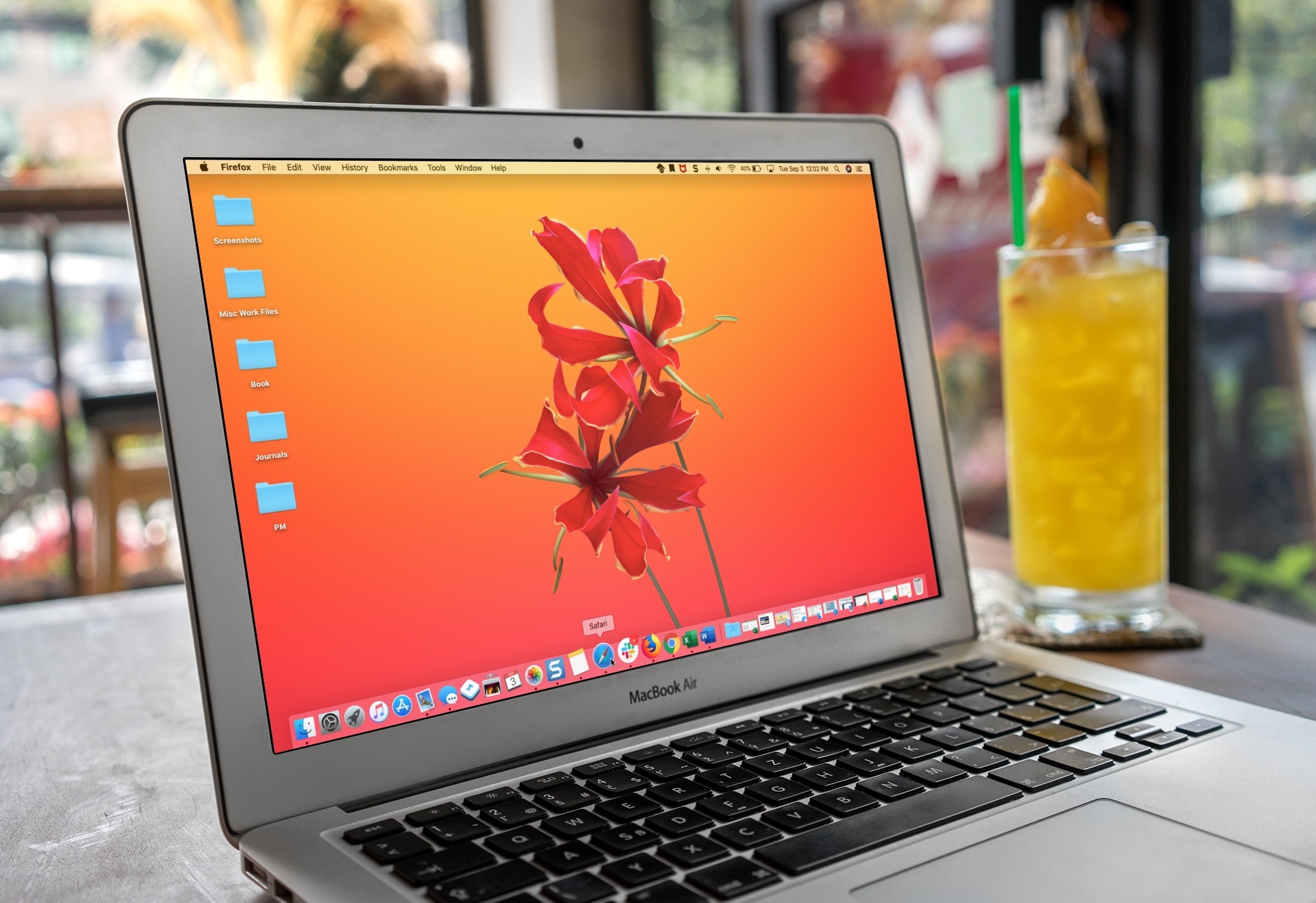 Macbook Bekerja dengan Mac Dock