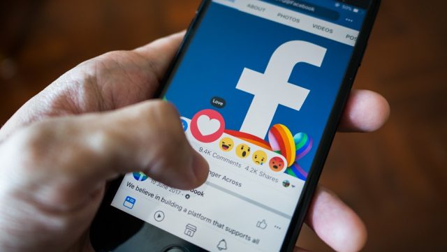 Facebook Pesta Ulang Tahun Menghasilkan $ 1 Miliar