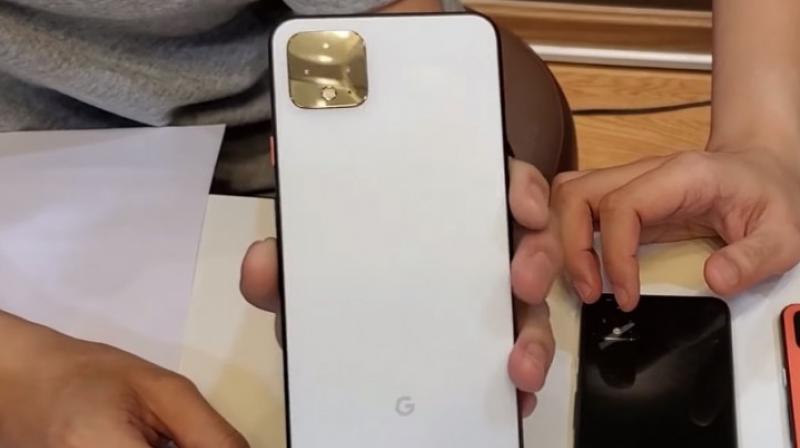 One interesting element the videos show is the black frame around the Pixel 4 which remains black even if you have the White or Coral variants.