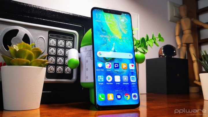Smartphone Huawei Mate 30 memikirkan kembali presentasi