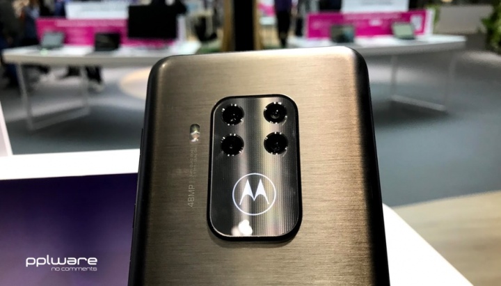 Motorola One Zoom: teléfono inteligente con cuatro cámaras 1