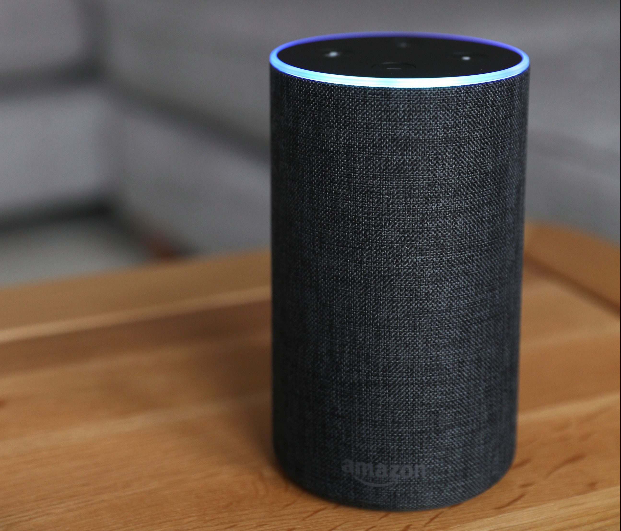  AmazonAsisten virtual yang diaktifkan suara menjawab 'Alexa'