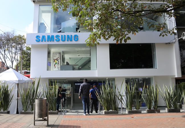 Samsung Galaxy A60 akan disajikan pada bulan April dengan lubang di layar