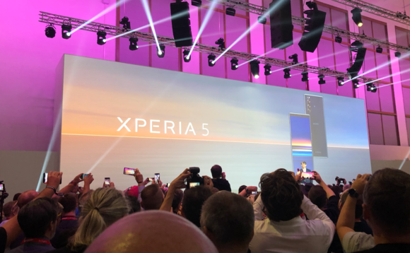 Sony Xperia 5 е многу висок Android