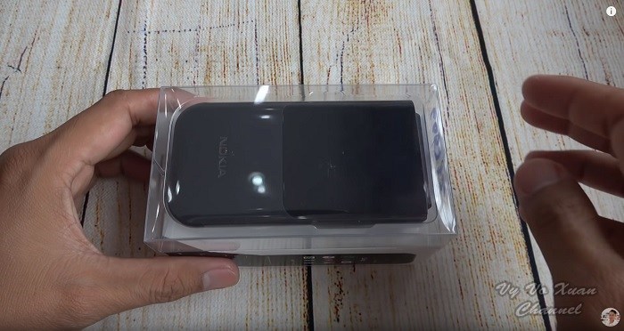 Video: Membuka Kotak Nokia 2720 Flip