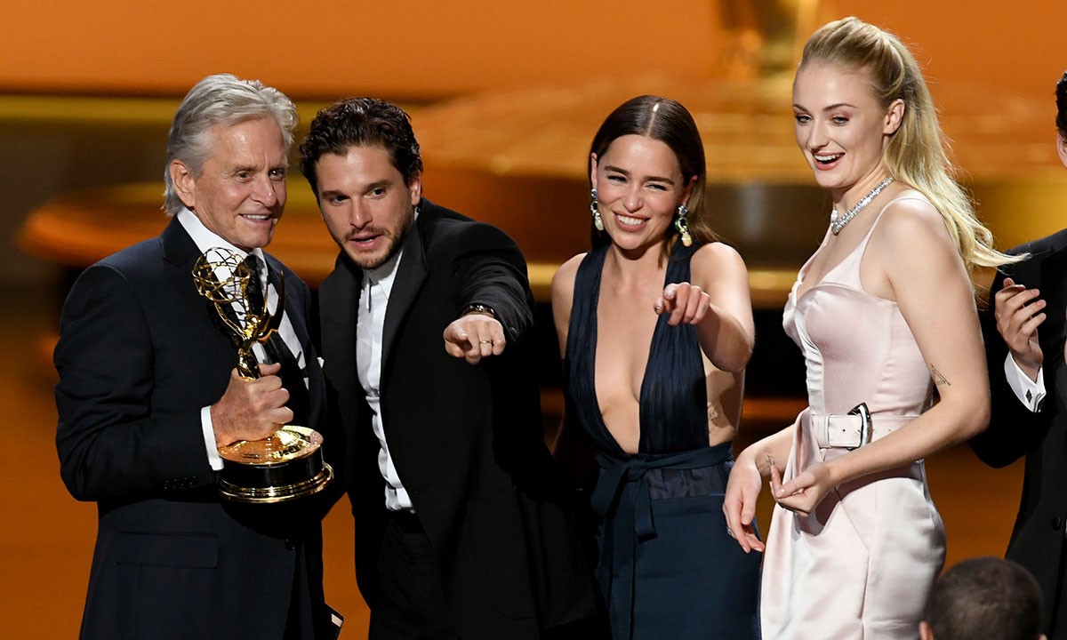 Diss Bran & Meme Paling Lucu Dari Emmy 2019