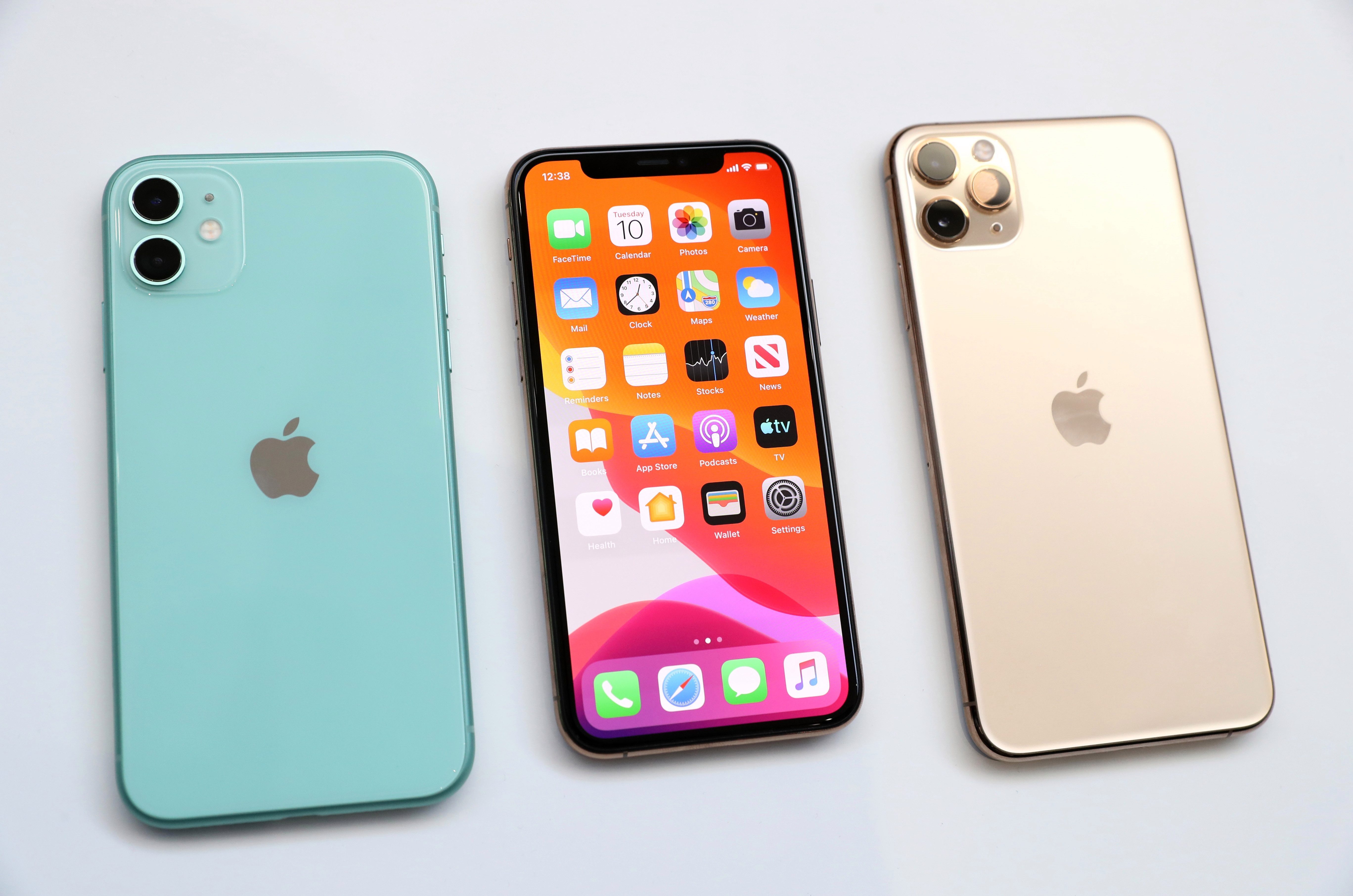  Apple meluncurkan tiga handset baru minggu lalu, iPhone 11 (kiri), iPhone 11 Pro (tengah) dan iPhone 11 Pro Max (kanan)