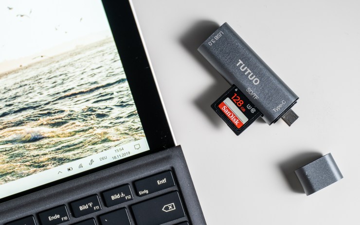 TUTUO USB C dongle dengan Surface Pro