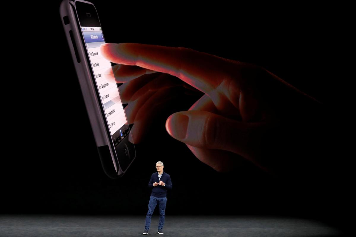 Menonton AppleiPhone X Face ID 999 fitur fitur FAIL di panggung dramatis slip-up di acara peluncuran raksasa teknologi