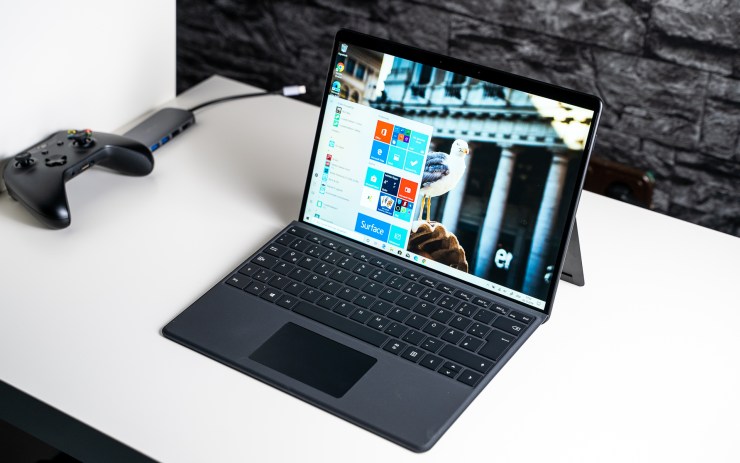 Microsoft Surface Pro X dengan keyboard
