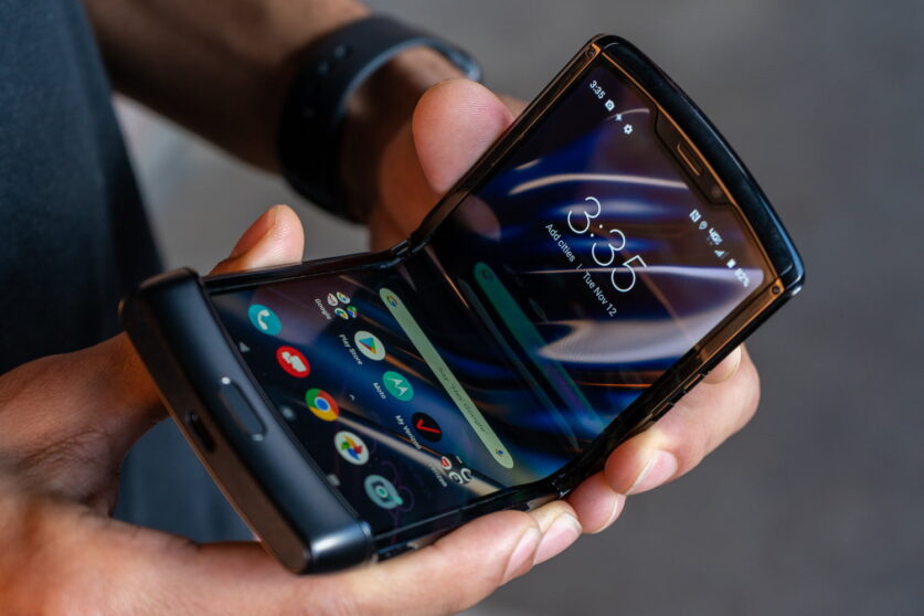 Akankah Motorola RAZR menjadi titik awal untuk melipat smartphone?