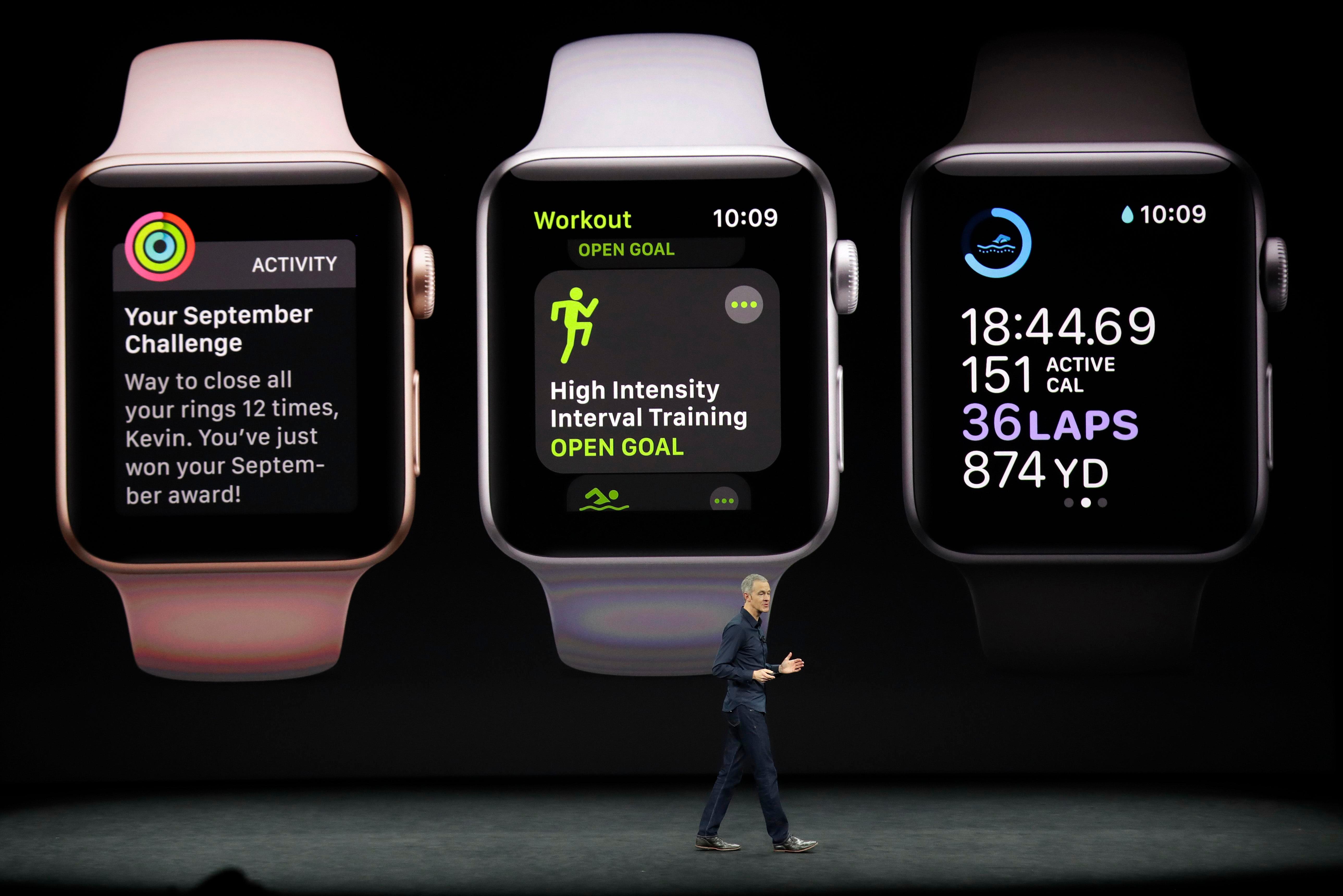         Đồng hồ mới là thứ ba trong phạm vi Apple.