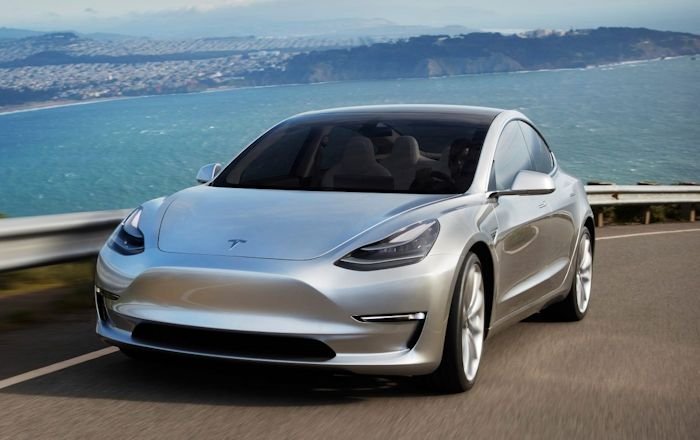 Mobil Tesla Mempercepat Tanpa Alasan (diperbarui)