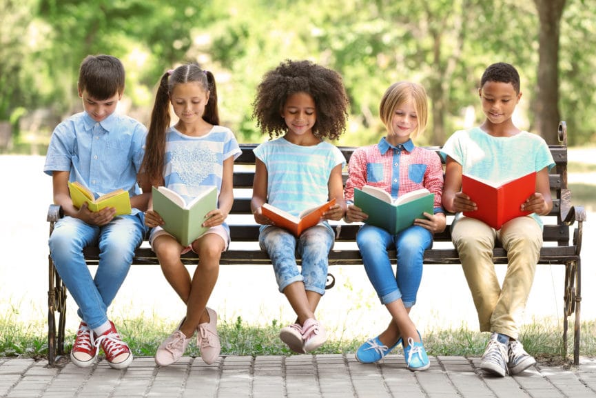 Anak-anak yang tumbuh membaca lebih dari mungkin membaca melampaui level mereka