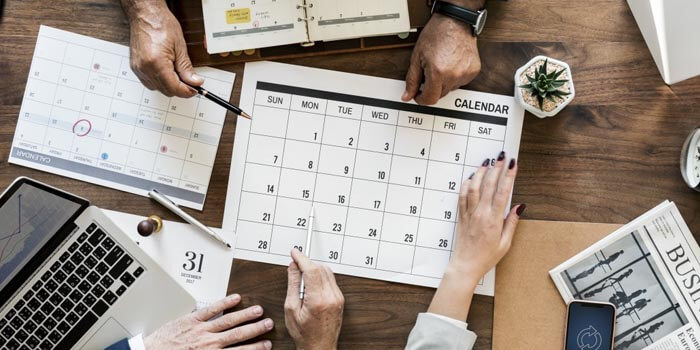Dengan kalender kerja Anda dapat dengan mudah mengatur hari-hari karyawan Anda
