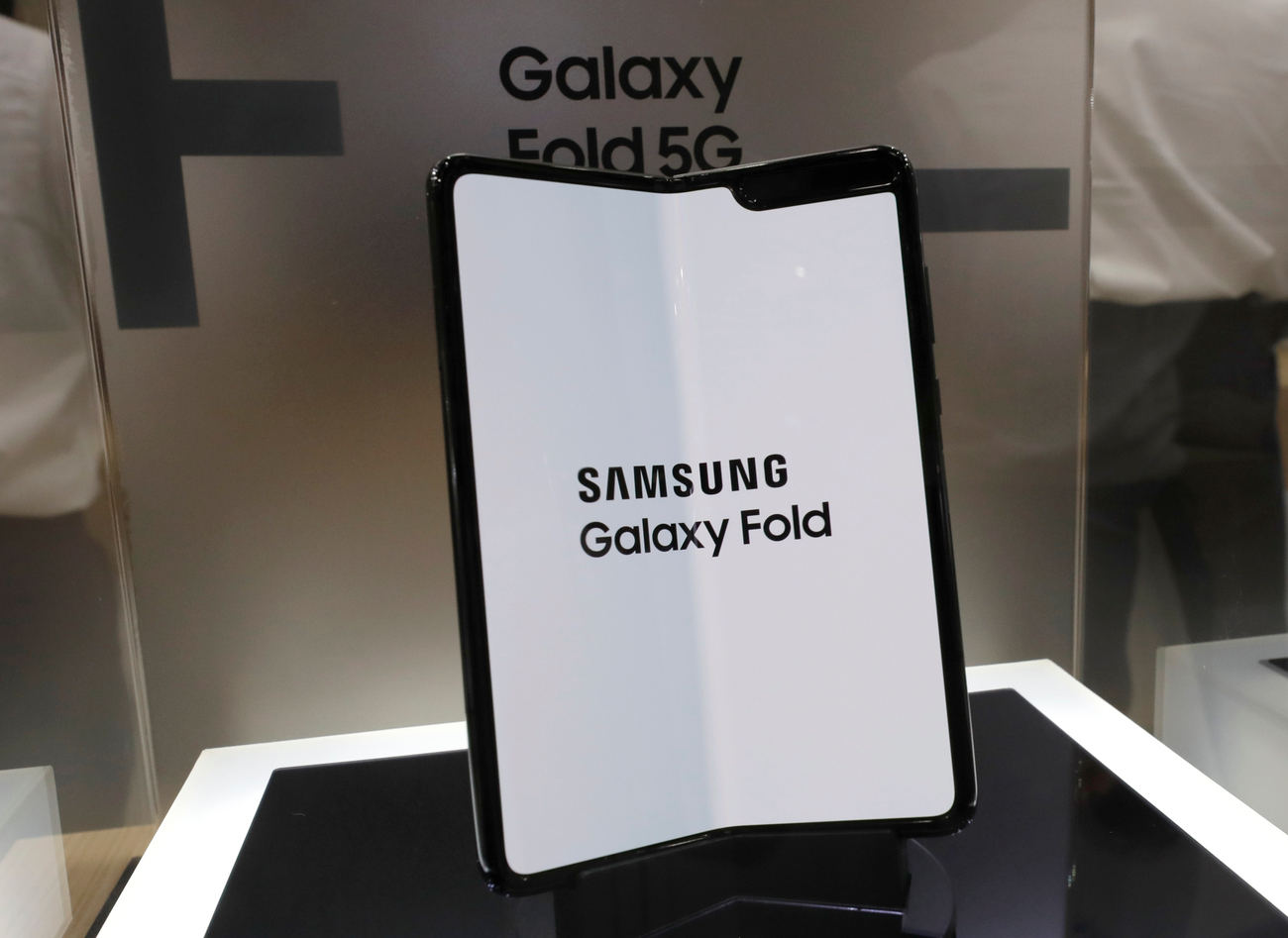 Kebocoran mengungkapkan Samsung Galaxy Fold 2 akan datang dalam hitungan bulan