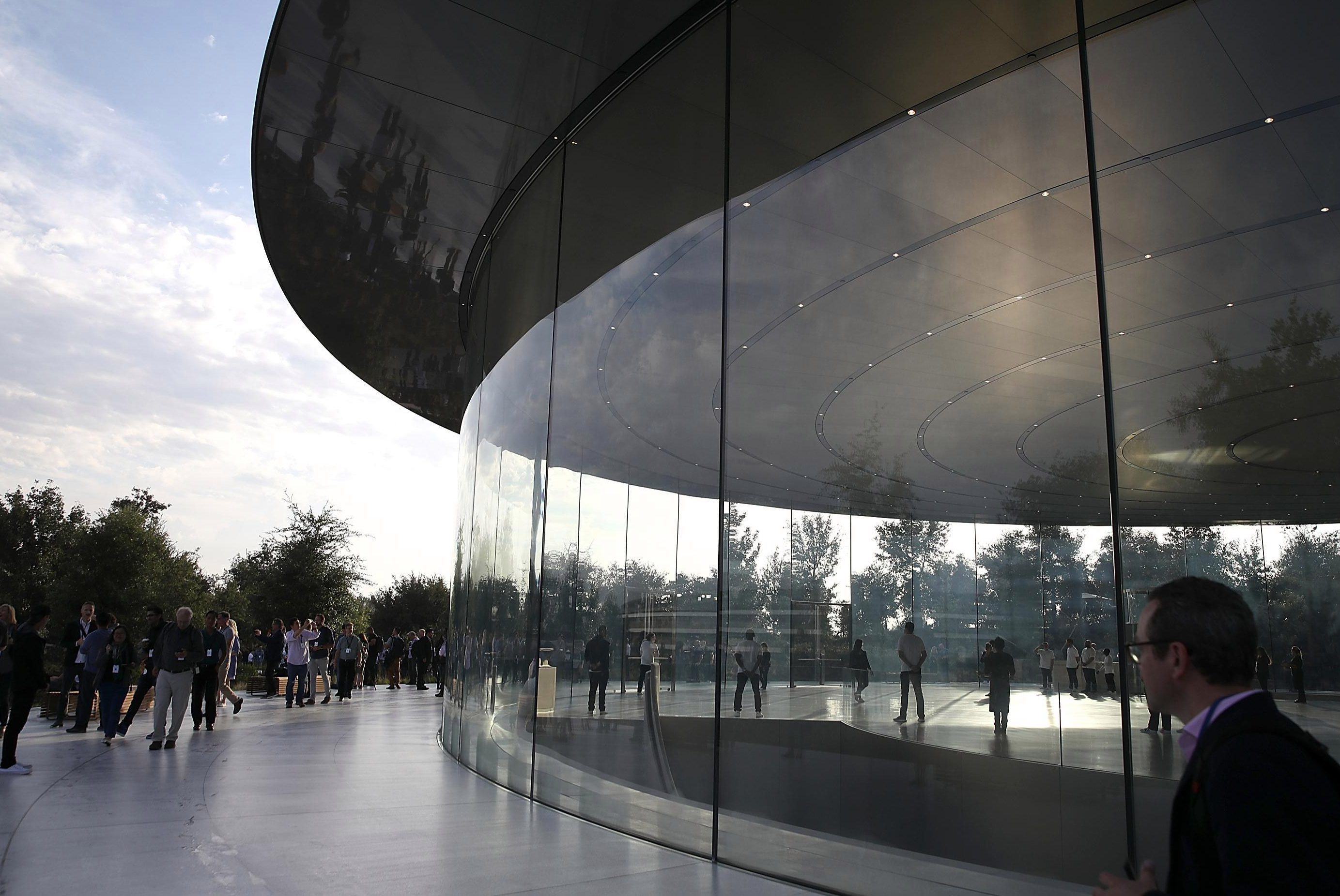  Ini bukan hanya pandangan sekilas pada produk iPhone tetapi juga raksasa teknologi itu Apple Kampus taman