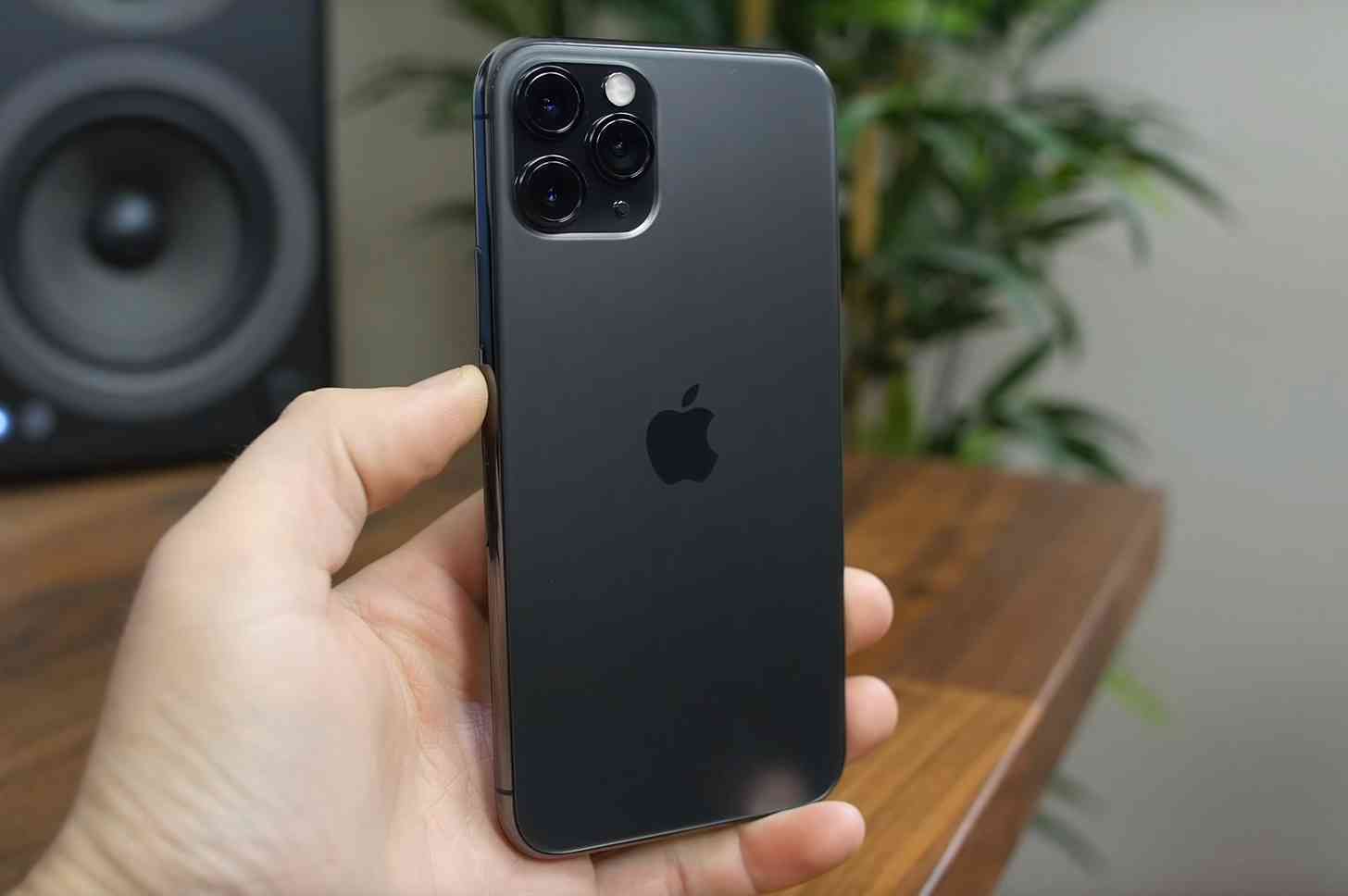 Sebaiknya Apple meluncurkan iPhone yang sepenuhnya nirkabel?