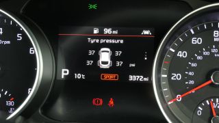 Kia ProCeed GT: تنفجر بما يكفي لتجعل أموالك جدية 16