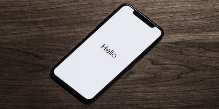 iphone-hello-1300x650