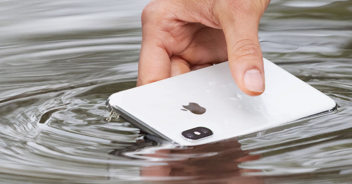 iPhone di dalam air